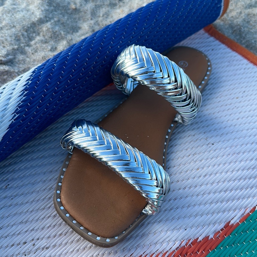 Rogue 8.5 Silver sandals